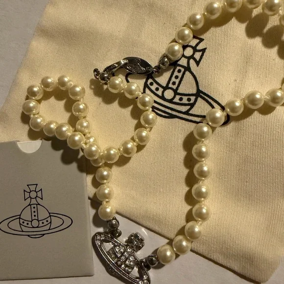 Vivienne Westwood Cream Pearl Chocker with Silver Pendant Orb - Picture 5 of 8